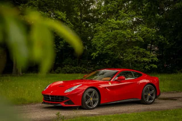 Ferrari F12 (2013) thumbnail 2