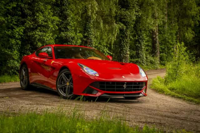 Ferrari F12 (2013) thumbnail 3
