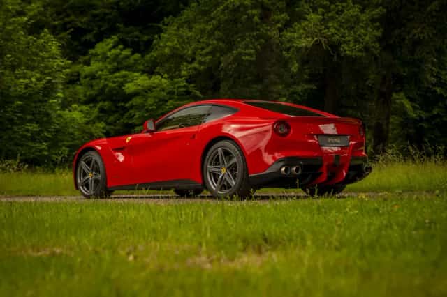 Ferrari F12 (2013) thumbnail 4