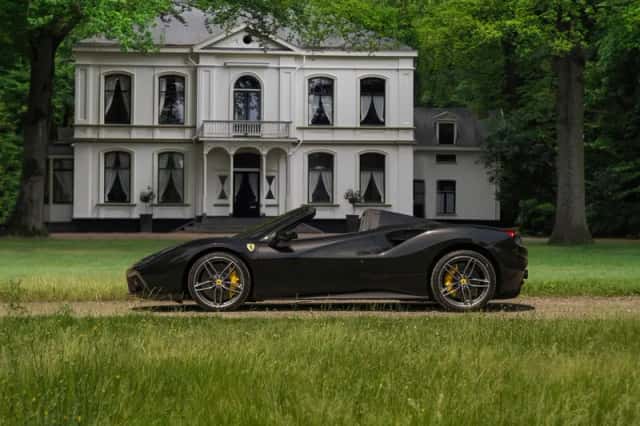 Ferrari 488 (2018) thumbnail 1