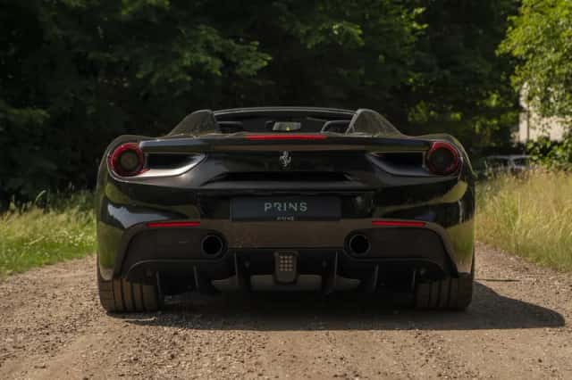 Ferrari 488 (2018) thumbnail 5