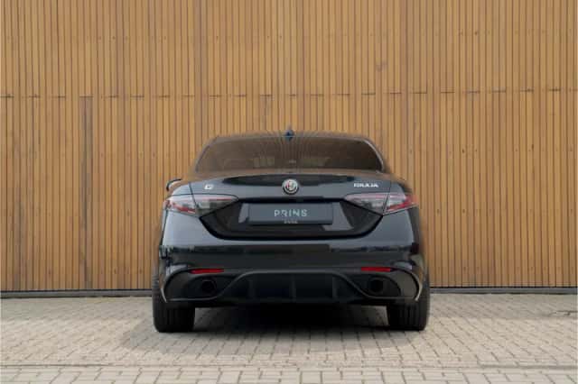 Alfa Romeo Giulia (2023) thumbnail 5
