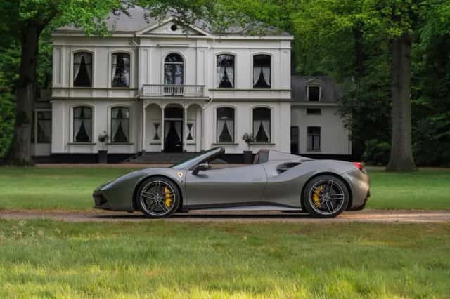 Ferrari 488 (2016) thumbnail 1