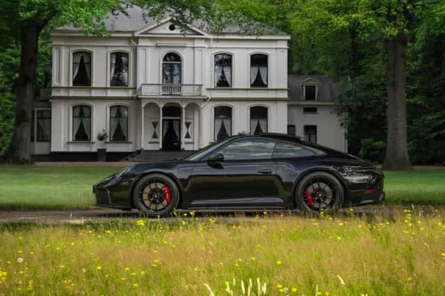 Porsche 911 (2025) thumbnail 1
