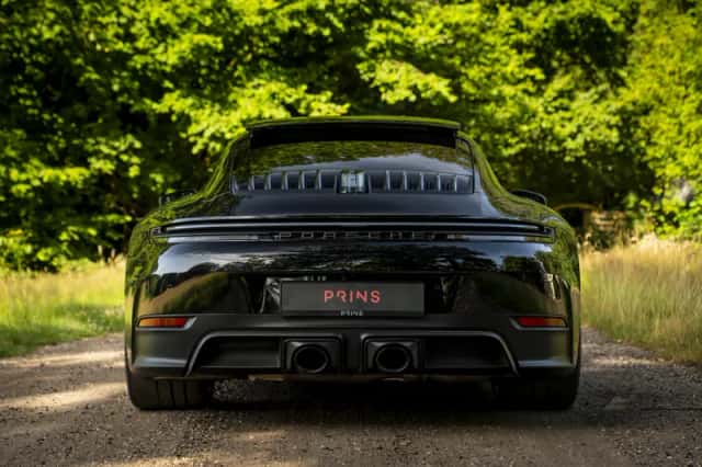 Porsche 911 (2025) thumbnail 5