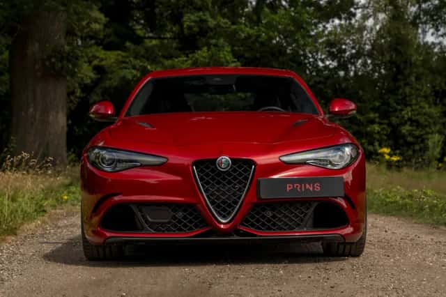Alfa Romeo Giulia (2017) thumbnail 2