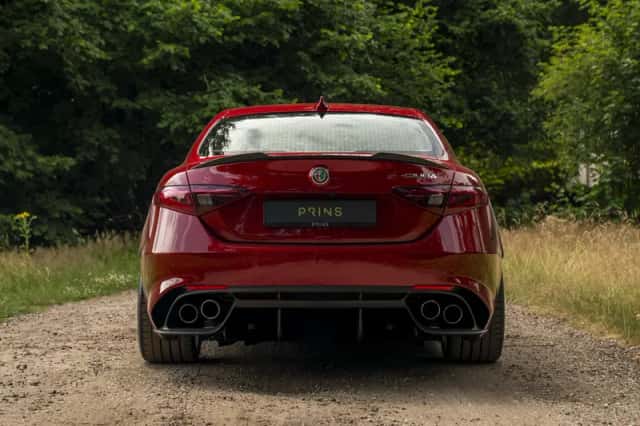 Alfa Romeo Giulia (2017) thumbnail 5