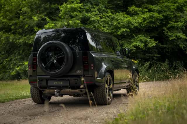 Land Rover Defender (2022) thumbnail 6