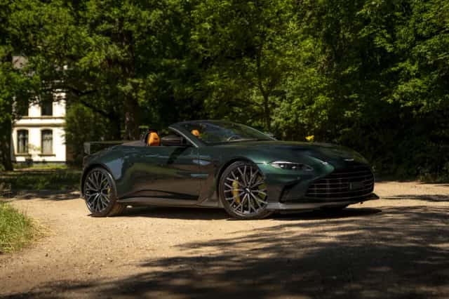 Aston Martin V12 Vantage (2023) thumbnail 3