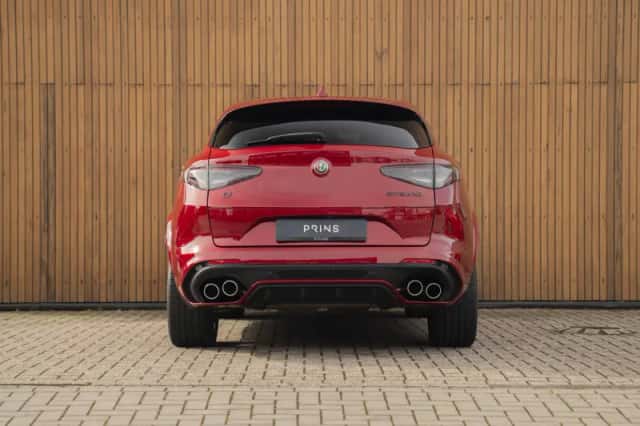 Alfa Romeo Stelvio (2021) thumbnail 5