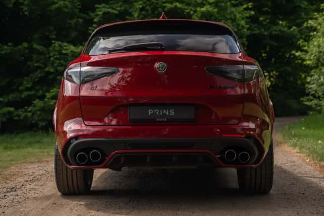 Alfa Romeo Stelvio (2021) thumbnail 5
