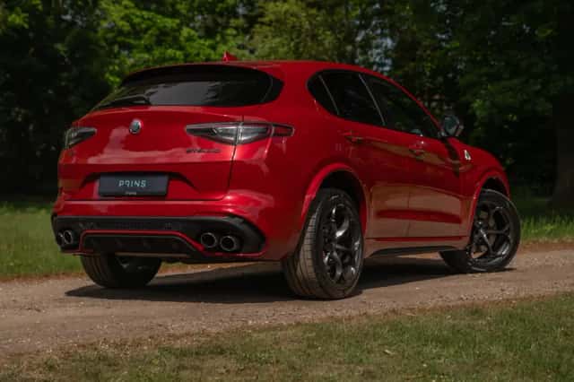 Alfa Romeo Stelvio (2021) thumbnail 6