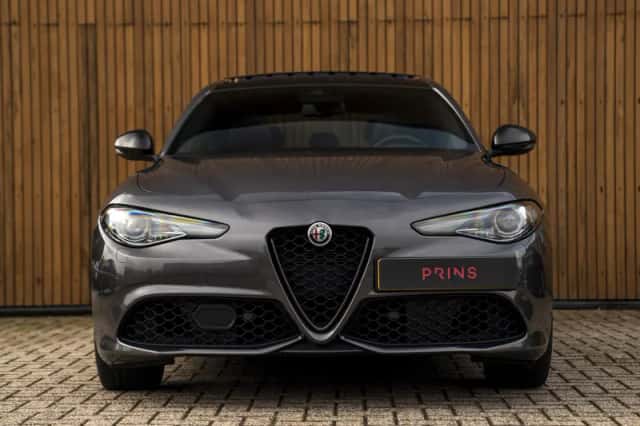 Alfa Romeo Giulia (2022) thumbnail 2