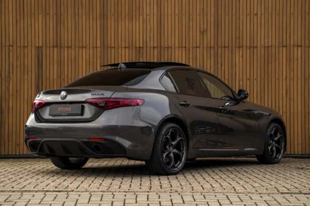 Alfa Romeo Giulia (2022) thumbnail 4