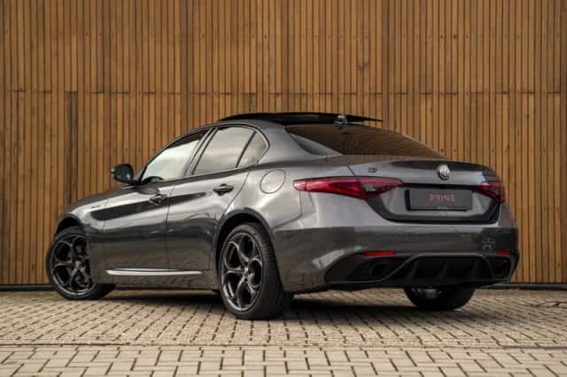 Alfa Romeo Giulia (2022) thumbnail 6