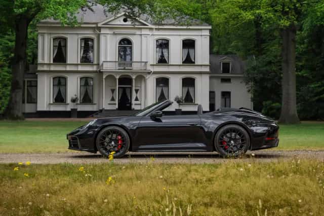 Porsche 911 (2024) thumbnail 1