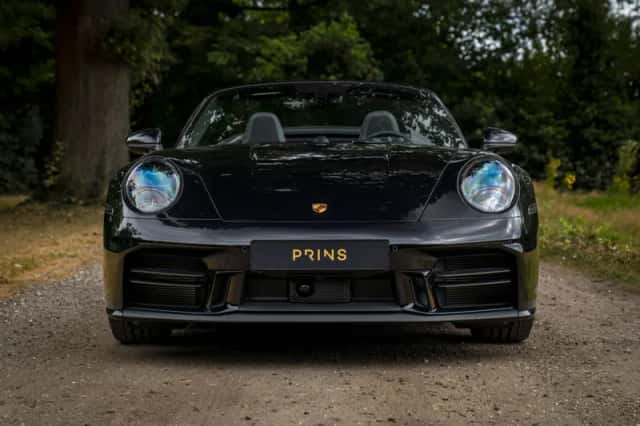 Porsche 911 (2024) thumbnail 2
