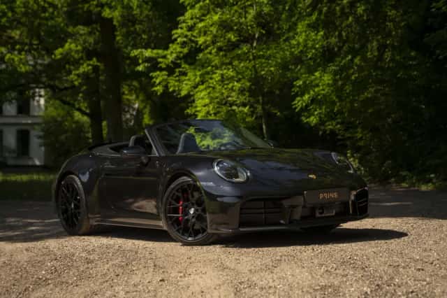 Porsche 911 (2024) thumbnail 3