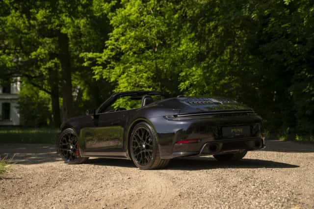 Porsche 911 (2024) thumbnail 4