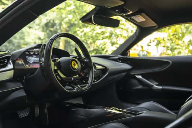 Ferrari SF90 Stradale (2021) thumbnail 6