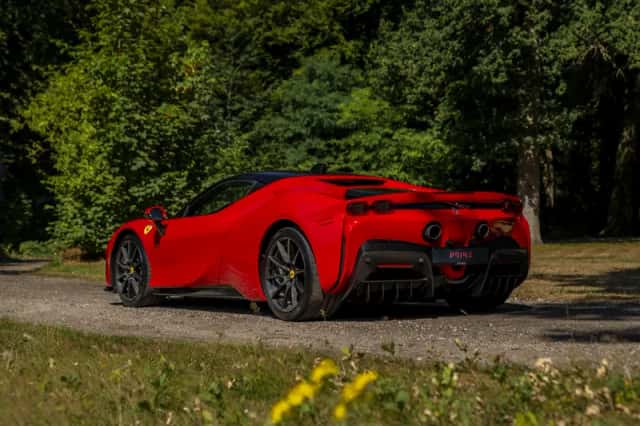 Ferrari SF90 Stradale (2021) thumbnail 4