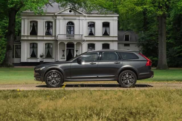 Volvo V90 (2017) thumbnail 1