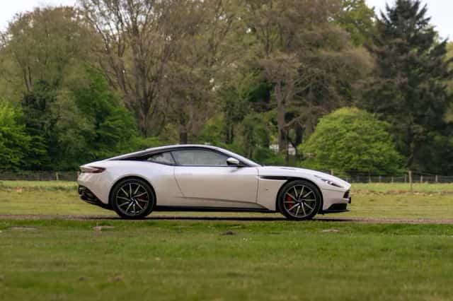 Aston Martin DB11 (2016) thumbnail 4