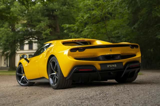 Ferrari 296 GTB (2022) thumbnail 6