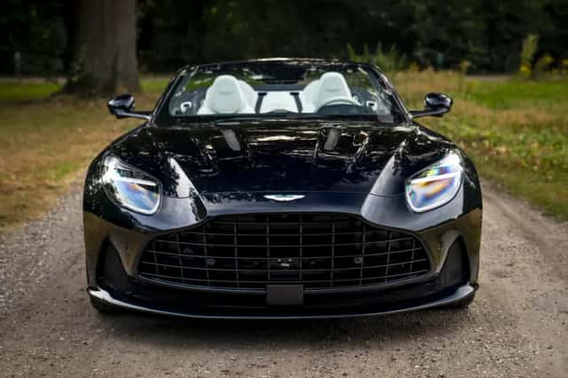 Aston Martin DB12 Volante (2024) thumbnail 2