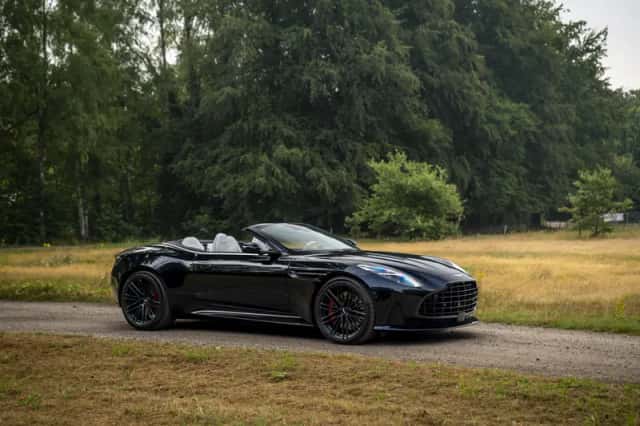 Aston Martin DB12 Volante (2024) thumbnail 3