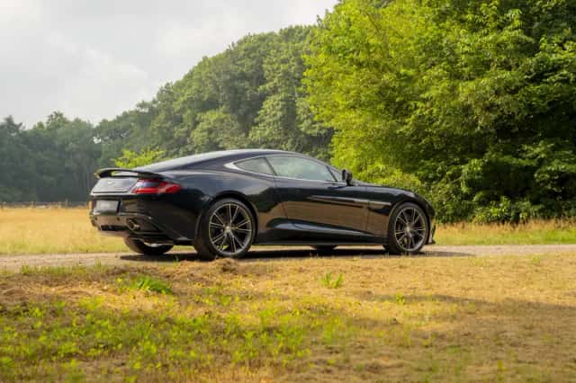 Aston Martin Vanquish (2014) thumbnail 4