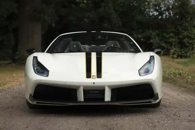 Ferrari 488 (2016) thumbnail 2