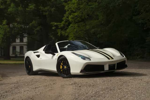 Ferrari 488 (2016) thumbnail 3