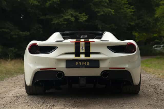 Ferrari 488 (2016) thumbnail 5