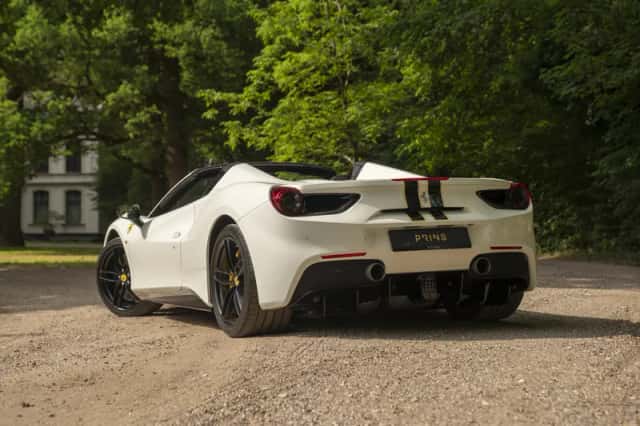 Ferrari 488 (2016) thumbnail 6