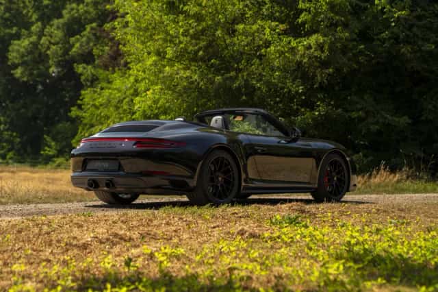 Porsche 911 (2019) thumbnail 4