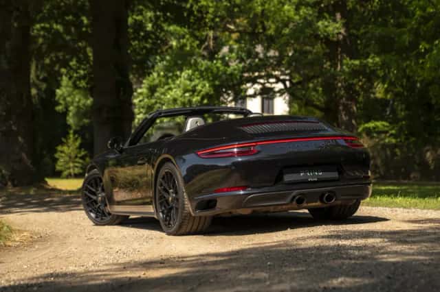 Porsche 911 (2019) thumbnail 6