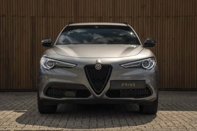 Alfa Romeo Stelvio (2019) thumbnail 2