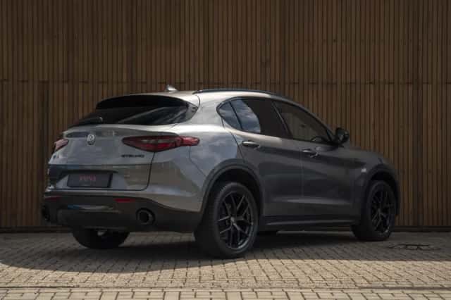 Alfa Romeo Stelvio (2019) thumbnail 4