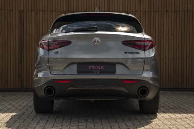 Alfa Romeo Stelvio (2019) thumbnail 5