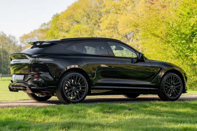 Aston Martin DBX (2023) thumbnail 6