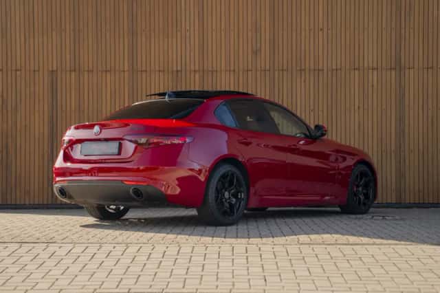 Alfa Romeo Giulia (2021) thumbnail 4