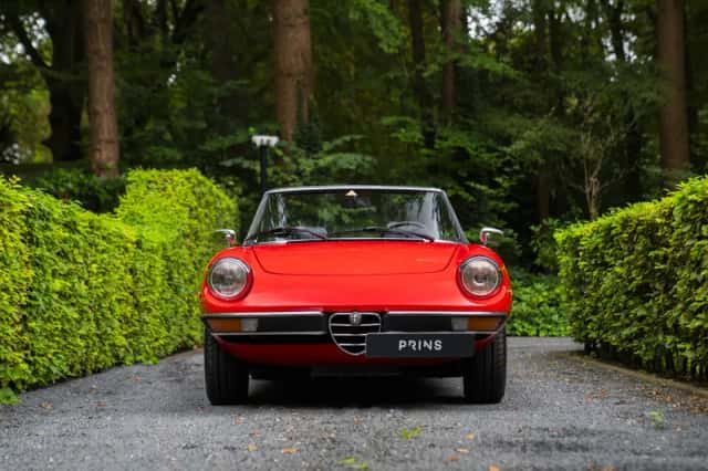 Alfa Romeo Spider (1982) thumbnail 2