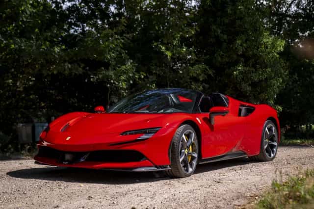 Ferrari SF90 Spider (2025) thumbnail 2