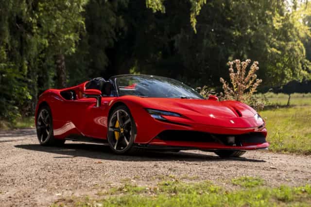 Ferrari SF90 Spider (2025) thumbnail 3