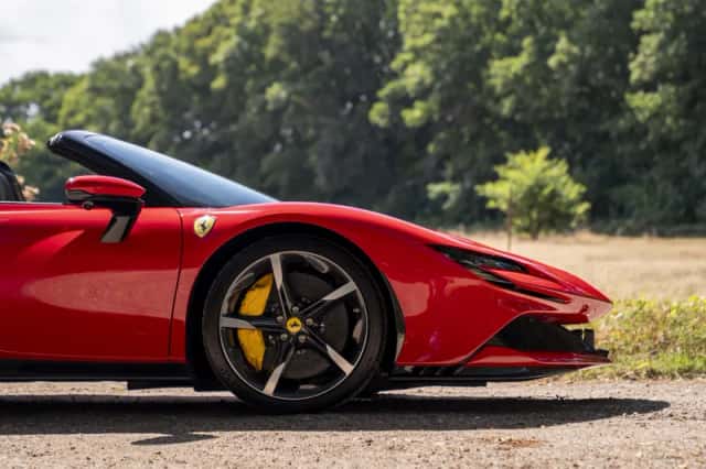 Ferrari SF90 Spider (2025) thumbnail 4