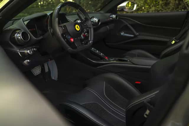 Ferrari 812 GTS (2021) thumbnail 5