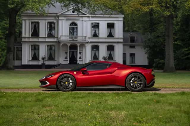 Ferrari 296 GTB (2022) thumbnail 1