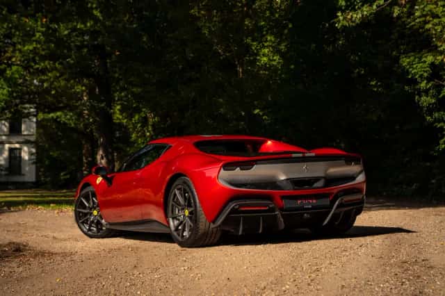 Ferrari 296 GTB (2022) thumbnail 4