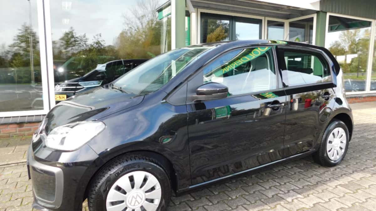 Volkswagen Up (2023) — foto 1